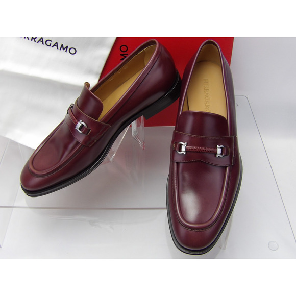 NIB FERRAGAMO BURGUNDY LEATHER DESMOND GANCINI BIT LOGO LOAFERS 9.5 EE ITALY